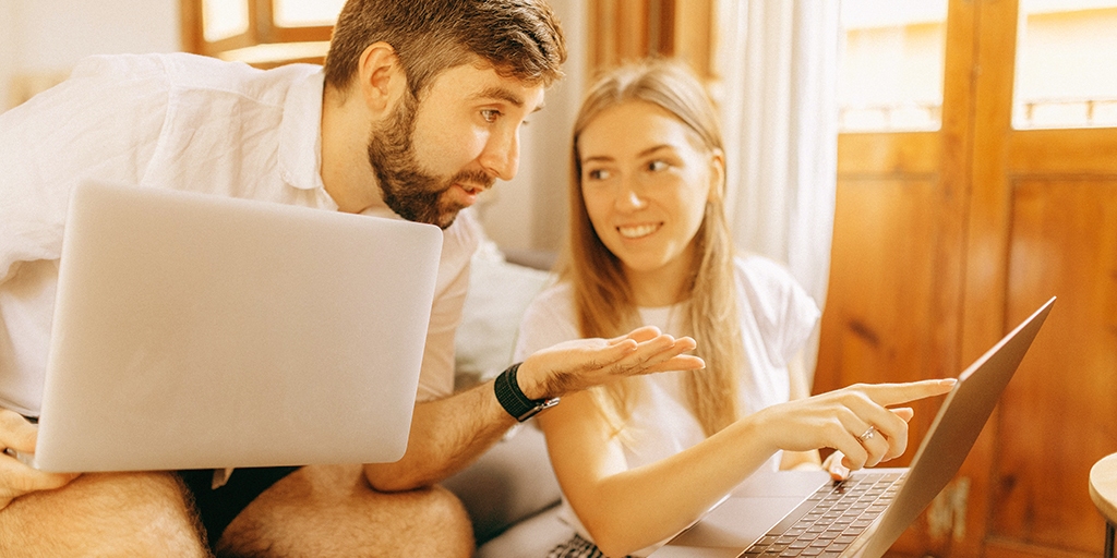 Ondernemers bespreken samen een plan