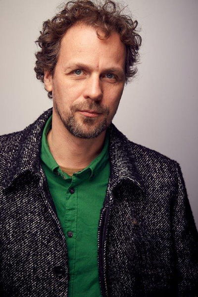 Portret van een ondernemer in een kantooromgeving