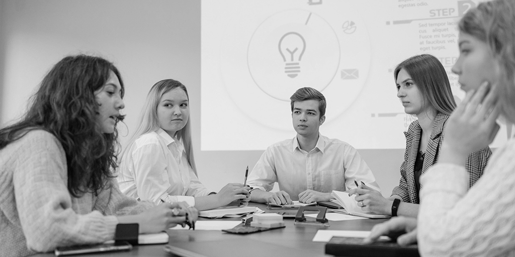 Ondernemers bespreken samen een plan